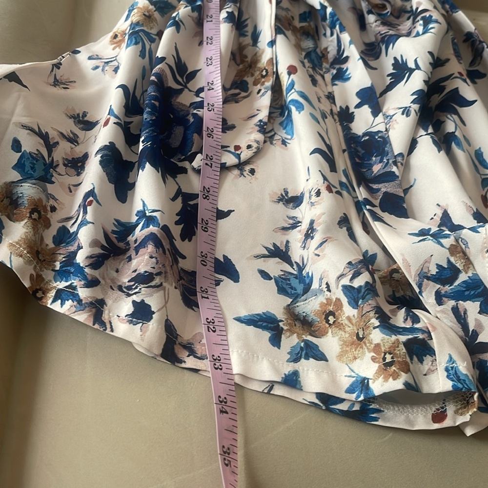 SHEIN Blue and Tan Floral Romper with Flutter Sleeves in Size XL - Picture 11 of 12